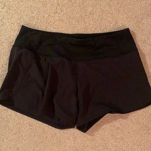 Black lululemon speed up short